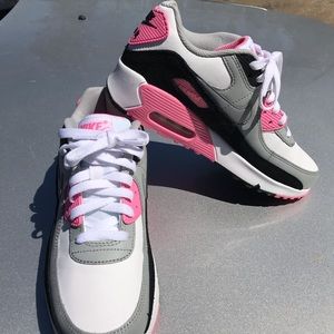Woman’s Nike airmax